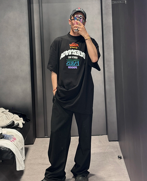 バレンシアガ限定刺繍半袖Tシャツ