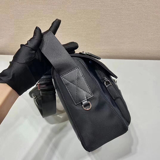 プラダ新しい三角エナメルロゴネームプレートショルダーバッグ