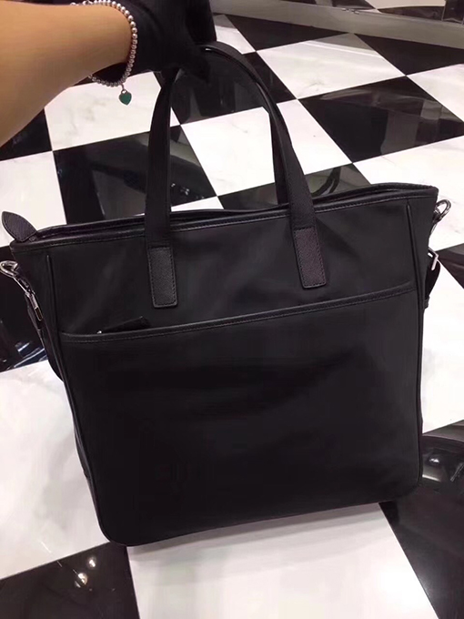 プラダ新しいバッグ