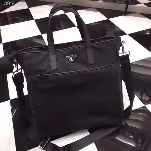 プラダ新しいバッグ