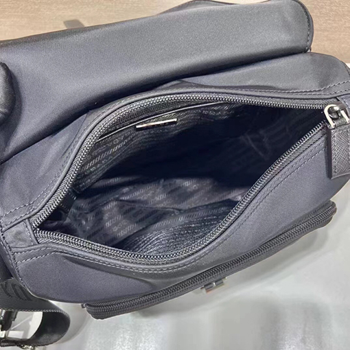 プラダ新しい三角エナメルロゴネームプレートショルダーバッグ