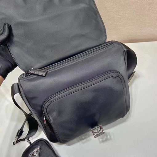 プラダ新しい三角エナメルロゴネームプレートショルダーバッグ