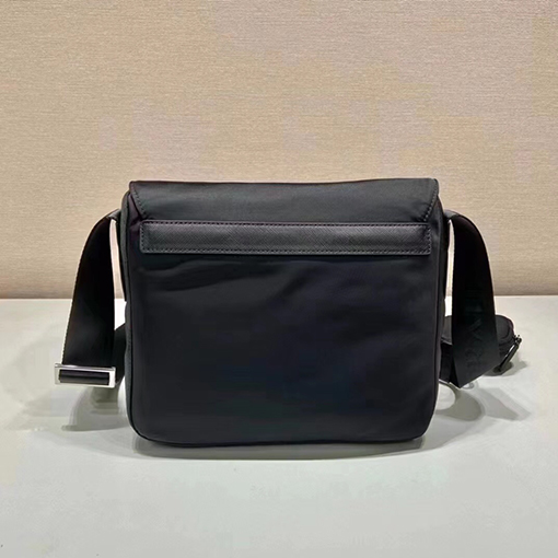 プラダ新しい三角エナメルロゴネームプレートショルダーバッグ