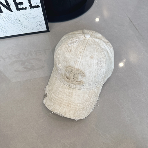 シャネルスーパーコピー穴の開いたベースボールキャップ