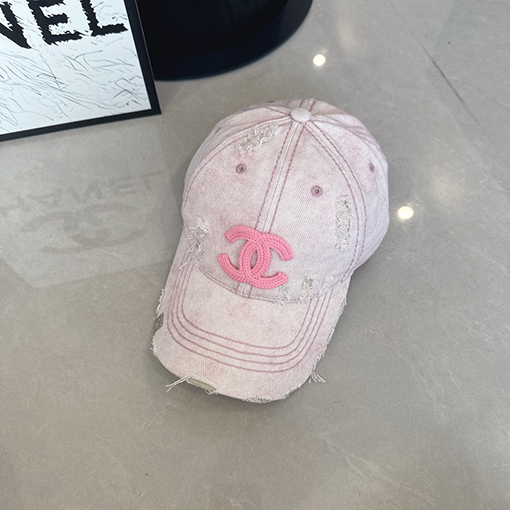 シャネルスーパーコピー穴の開いたベースボールキャップ