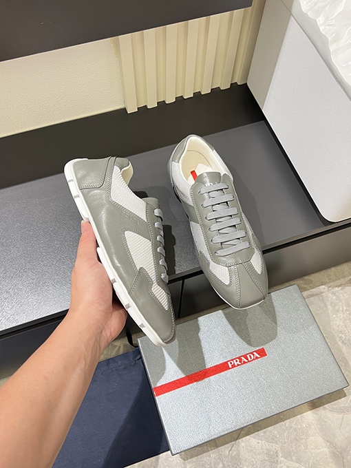 プラダ ファッションハイエンドスニーカー