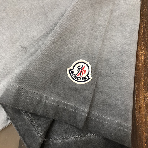 モンクレール 新しい重工炒め色水洗いクラシックダブルロゴ半袖Tシャツ