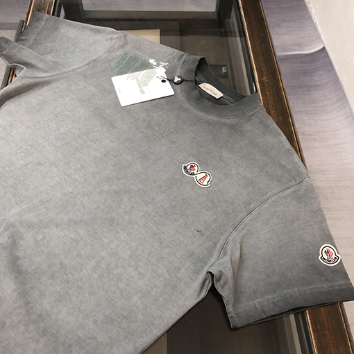 モンクレール 新しい重工炒め色水洗いクラシックダブルロゴ半袖Tシャツ