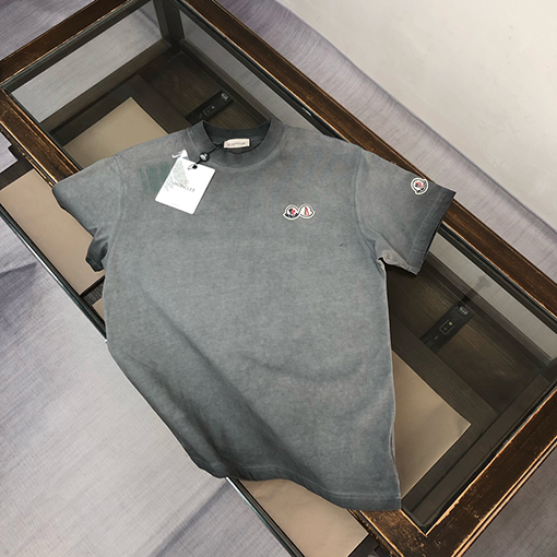 モンクレール 新しい重工炒め色水洗いクラシックダブルロゴ半袖Tシャツ