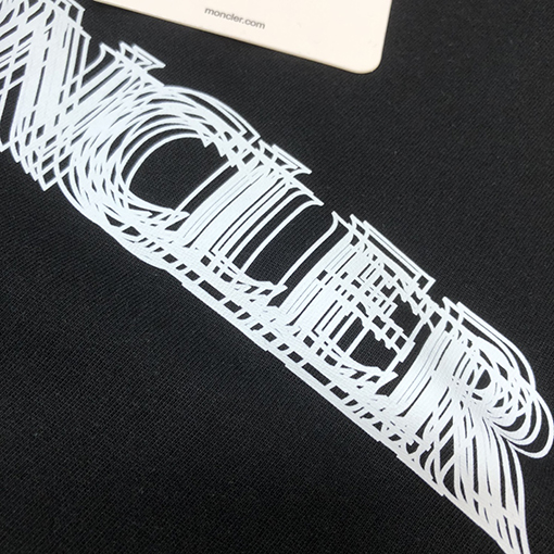 モンクレール 新しいじロゴプリントラウンドネック半袖Tシャツ
