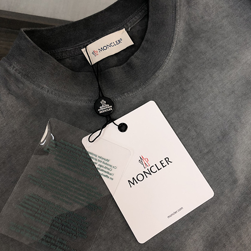 モンクレール 新しい重工炒め色水洗いクラシックダブルロゴ半袖Tシャツ