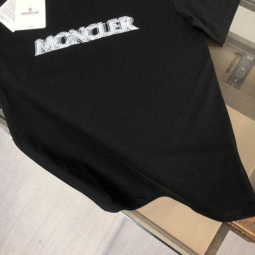 モンクレール 新しいじロゴプリントラウンドネック半袖Tシャツ