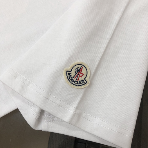 モンクレール 新しいじロゴプリントラウンドネック半袖Tシャツ