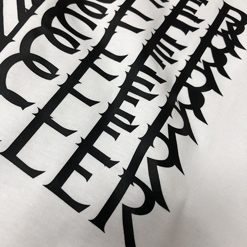 モンクレール 胸にブランドプリントゴースト文字ロゴ半袖Tシャツ