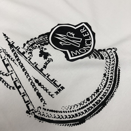 モンクレール 胸のブランドプリントロゴクラフト半袖Tシャツ