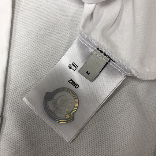 モンクレールコピー 胸に文字ロゴプリント半袖Tシャツ