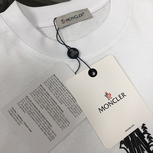 モンクレール 胸にブランドプリントゴースト文字ロゴ半袖Tシャツ