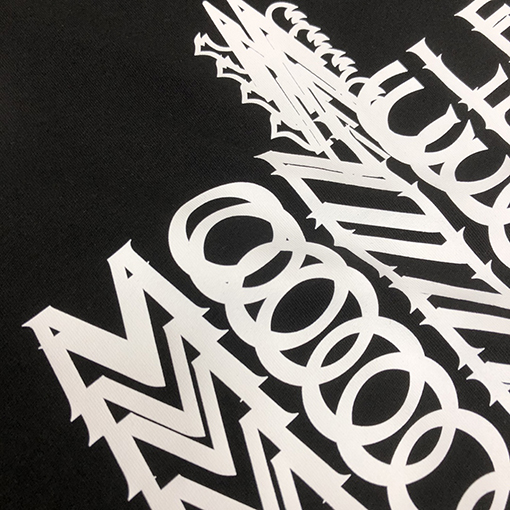 モンクレール 胸にブランドプリントゴースト文字ロゴ半袖Tシャツ