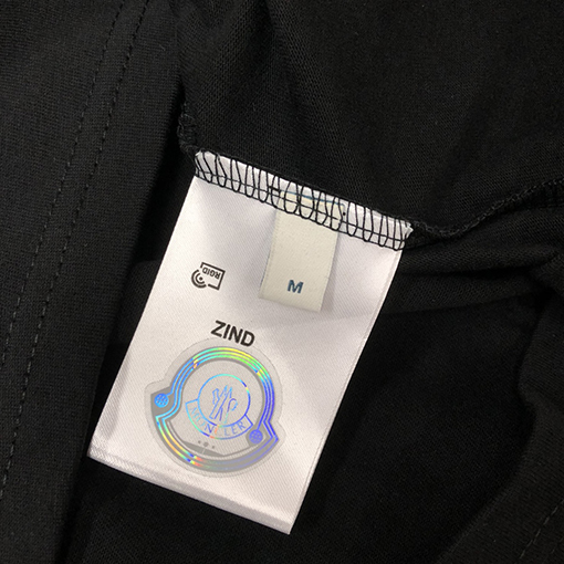 モンクレール 胸にブランドプリントゴースト文字ロゴ半袖Tシャツ