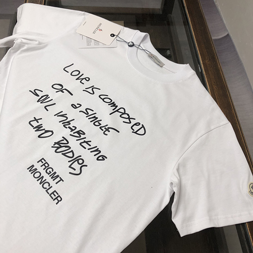 モンクレールコピー 胸に文字ロゴプリント半袖Tシャツ