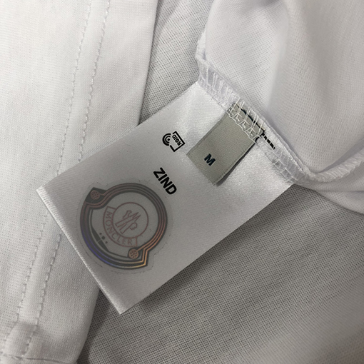 モンクレール 胸にブランドプリントゴースト文字ロゴ半袖Tシャツ