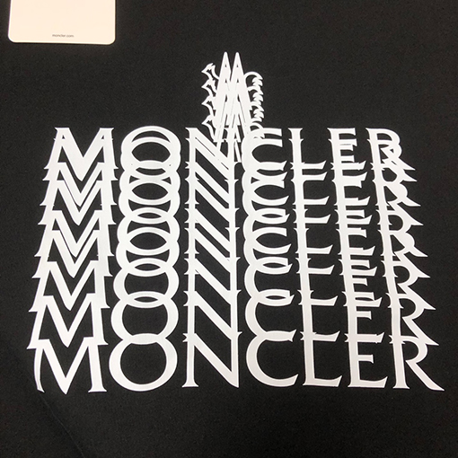 モンクレール 胸にブランドプリントゴースト文字ロゴ半袖Tシャツ