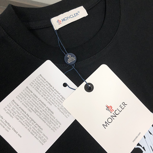 モンクレール 胸にブランドプリントゴースト文字ロゴ半袖Tシャツ