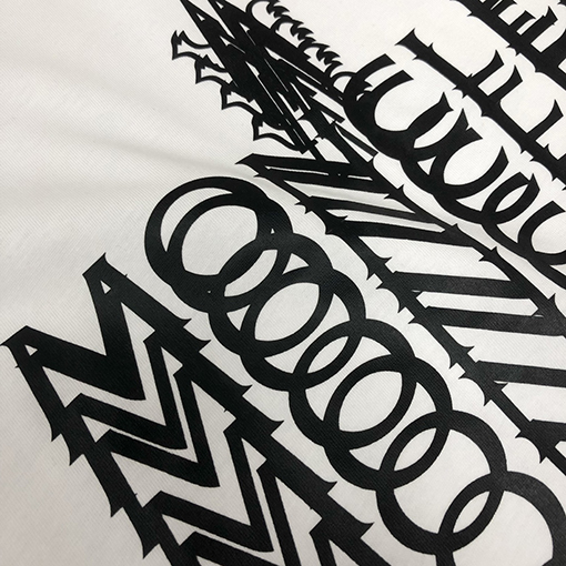 モンクレール 胸にブランドプリントゴースト文字ロゴ半袖Tシャツ