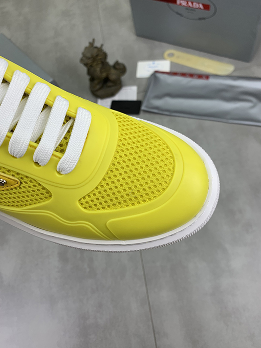 プラダ前衛的なファッションスポーツシューズ