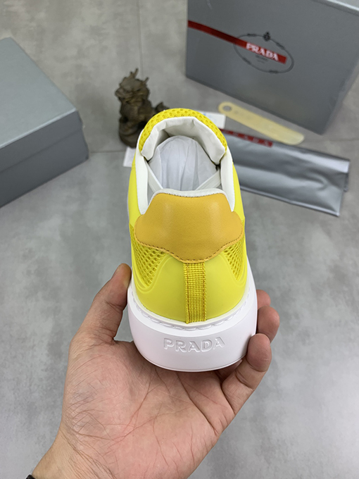 プラダ前衛的なファッションスポーツシューズ