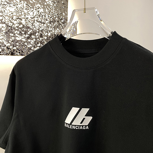 バレンシアガ新しいTシャツ