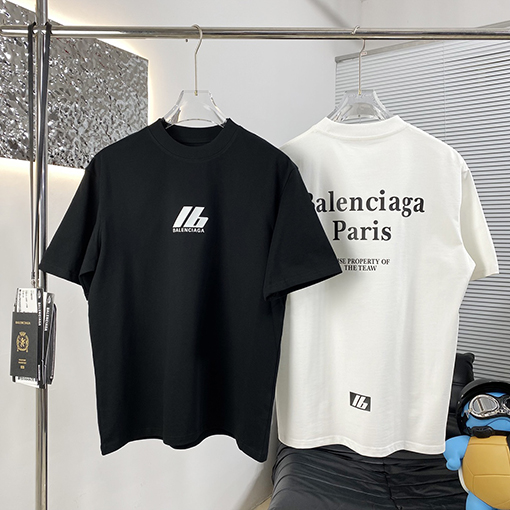 バレンシアガ新しいTシャツ
