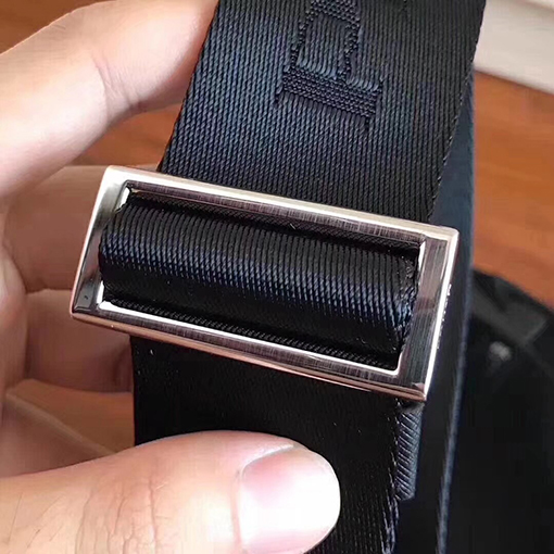 プラダ新しいナイロンショルダーバッグ