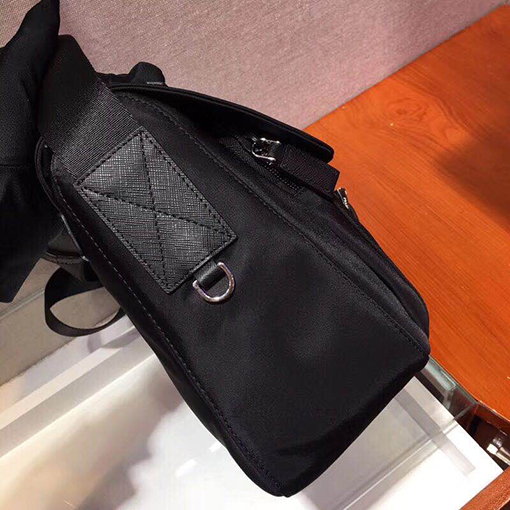プラダナイロンショルダーバッグ