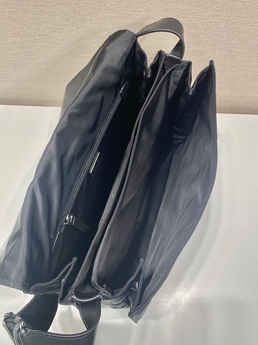 プラダ新しい菱形の郵便配達員バッグ