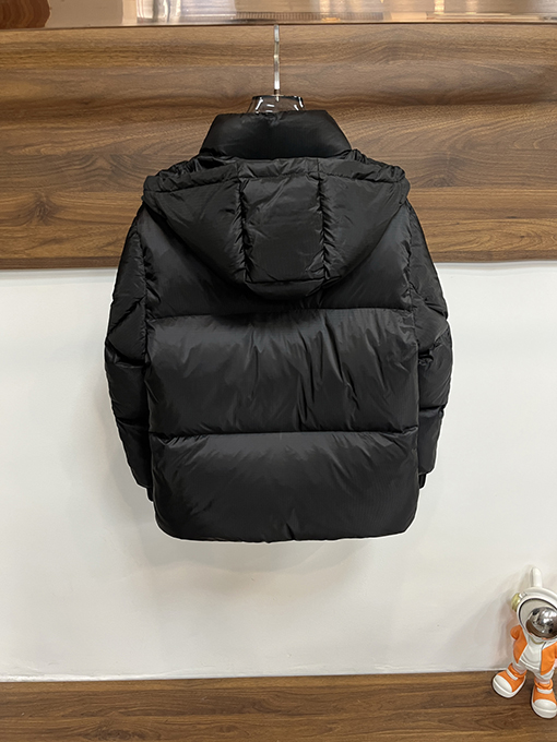プラダPRADAスーパーコピークラシック 三角 メタル レタリング ロゴ 人気 ダウン