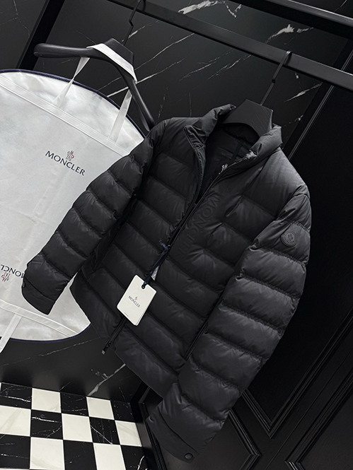 モンクレール ランススーパーコピー最も安定感のあるシルエットが特徴