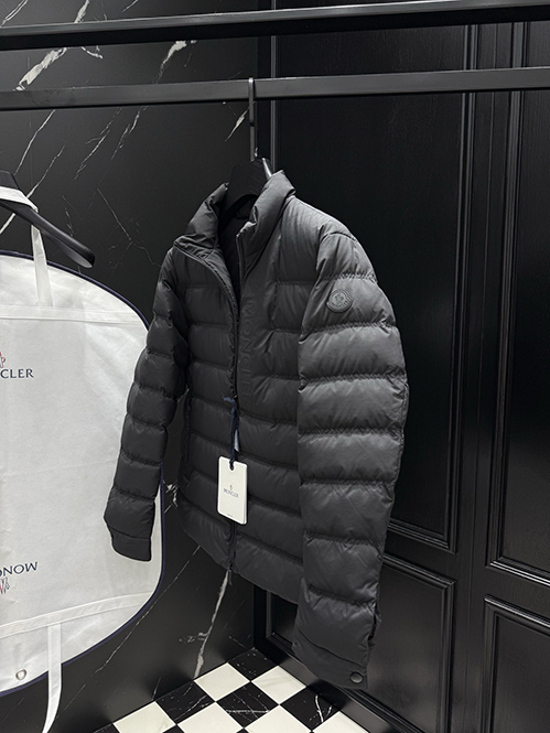 モンクレール ランススーパーコピー最も安定感のあるシルエットが特徴
