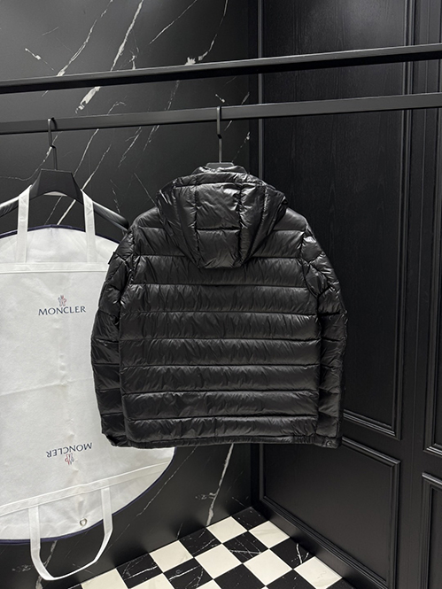 モンクレールコピー人気の高いセリテズパディング
