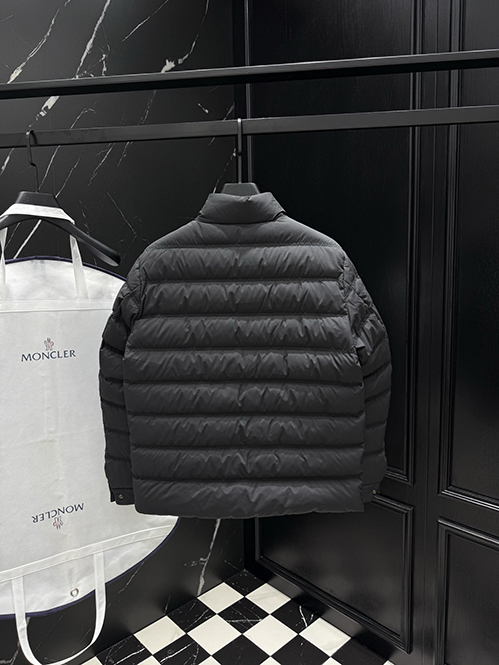 モンクレール ランススーパーコピー最も安定感のあるシルエットが特徴