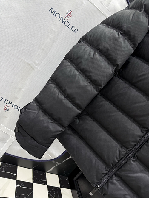モンクレール ランススーパーコピー最も安定感のあるシルエットが特徴
