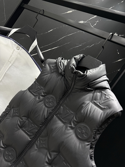 ルイ・ヴィトンコピー2025年秋冬新作。プレミアム95％ホワイトダックダウンとスーパー中空素材を使用した