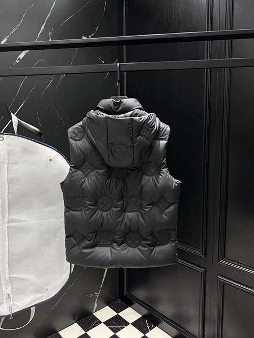 ルイ・ヴィトンコピー2025年秋冬新作。プレミアム95％ホワイトダックダウンとスーパー中空素材を使用した