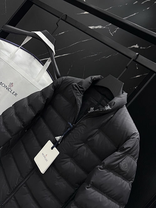 モンクレール ランススーパーコピー最も安定感のあるシルエットが特徴