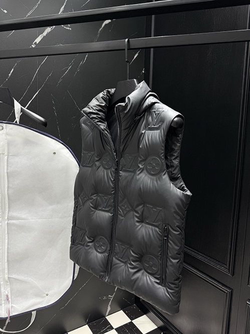 ルイ・ヴィトンコピー2025年秋冬新作。プレミアム95％ホワイトダックダウンとスーパー中空素材を使用した