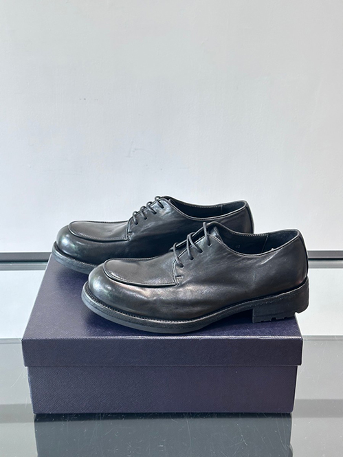 プラダ スーパーコピーメンズ ブラッシュドレザー ローファー