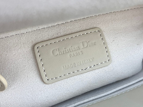 ディオール スーパーコピーラムスキン レディディオールバッグ ミディアム