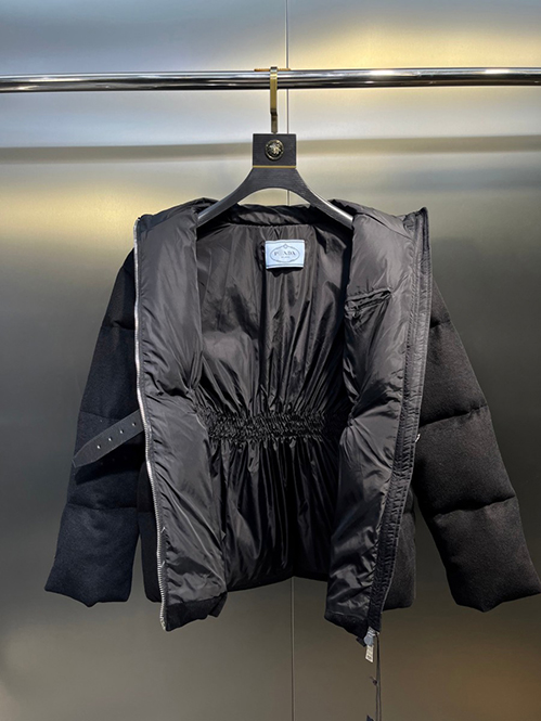 プラダスーパーコピー ベルベット パディング ダウンジャケット ネイビー