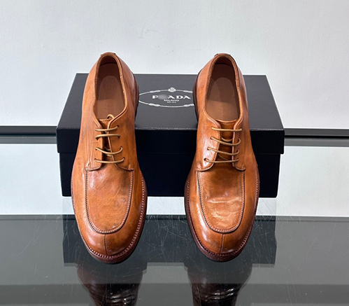 プラダ スーパーコピーメンズ ブラッシュドレザー ローファー