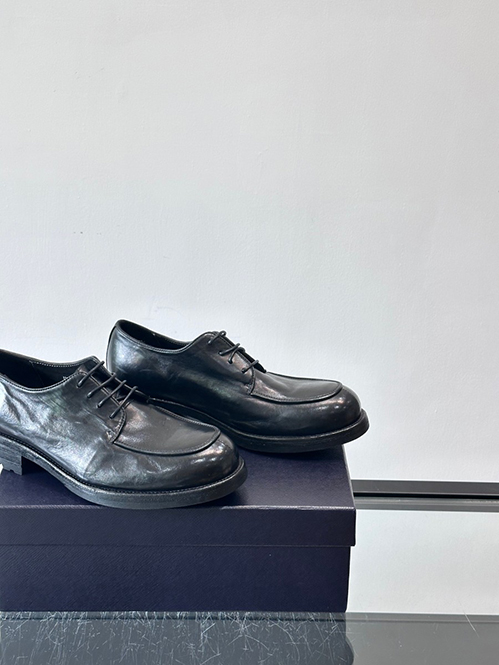 プラダ スーパーコピーメンズ ブラッシュドレザー ローファー